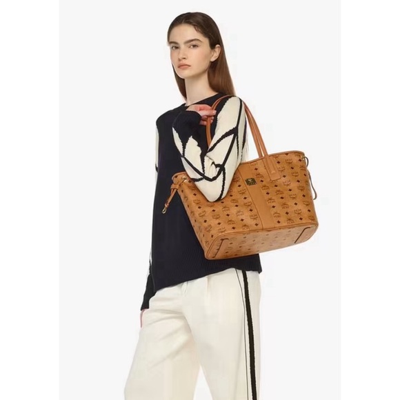 NWT MCM Reversible Liz Shopper Tote in Cognac Visetos - Medium - Picture 4 of 8